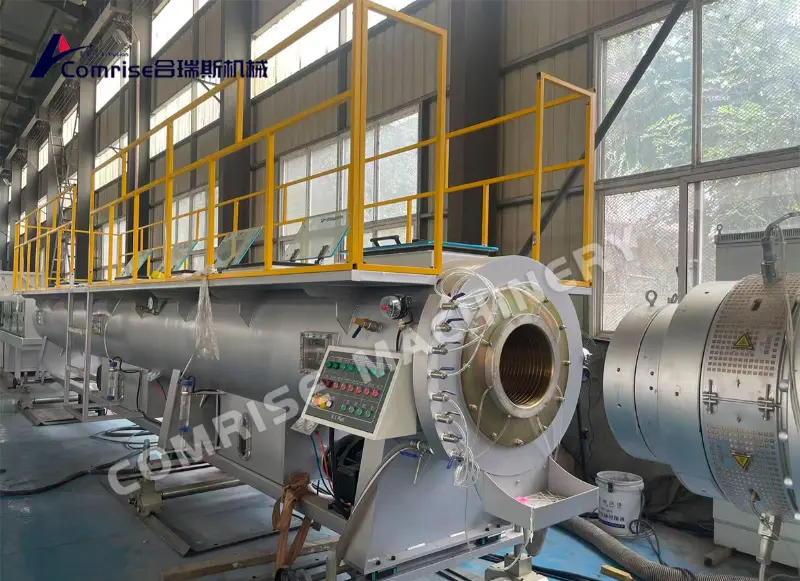 Conclui com sucesso teste de fábrica de linha de extrusão de tubo PE de grande diâmetro (200–500 mm) Conclui com sucesso teste de fábrica de linha de extrusão de tubo PE de grande diâmetro (200–500 mm)